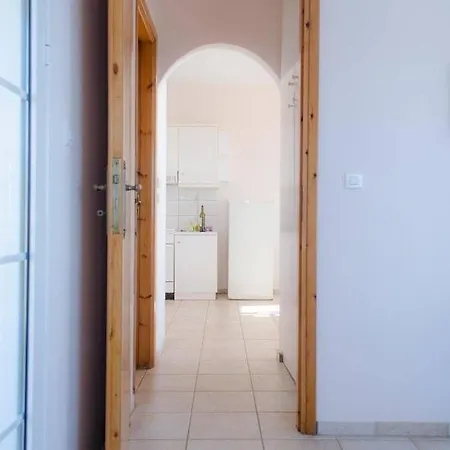 Lakis Apartment *