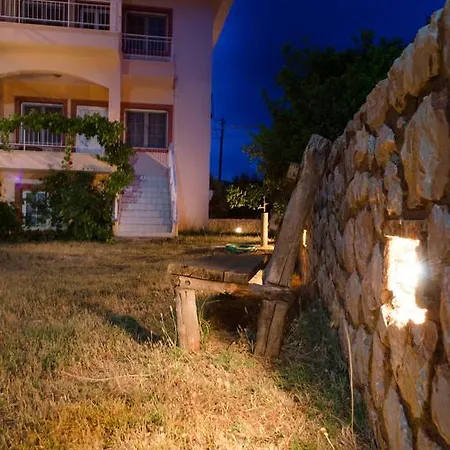 Lakis Apartment